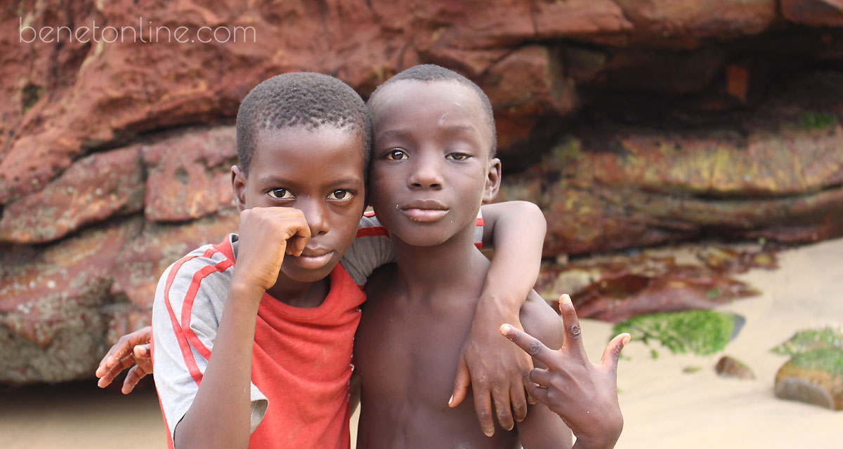 Ebony boy. Африканские мальчики для богатых. Африканские мальчики 13 лет. Пляж для мальчиков в Африке.